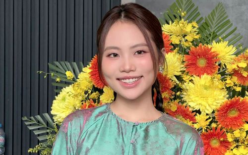 Phương Mỹ Chi khoe 'con trai' sau 6 ngày lọt lòng