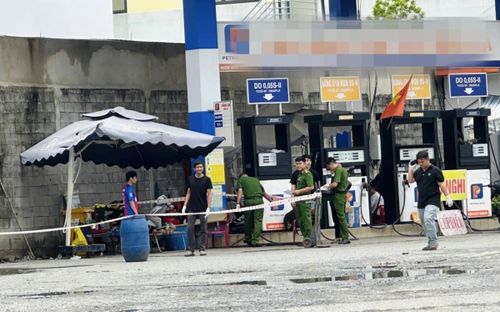 Cho người đàn ông nghỉ qua đêm, nhân viên cây xăng bàng hoàng khi buổi sáng đến làm việc
