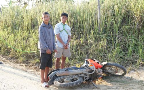 2 sợi dây chuyền vàng đeo trên cổ bị giật phăng, nạn nhân báo Công an liền biết diện mạo thủ phạm
