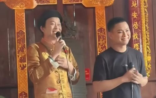 Ngỡ ngàng thứ NSƯT Hoài Linh tặng Hoài Lâm tại đền thờ Tổ 100 tỷ