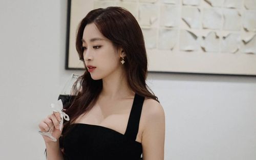 Dâu hào môn Đỗ Mỹ Linh khoe vẻ đẹp căng tràn quyến rũ sau sinh