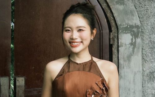 Phương Mỹ Chi lộ ảnh bồng bế em bé sau 1 tháng 'cưới chồng'
