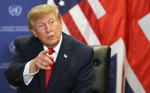 Trump tìm cách giữ lại hơn 800 triệu USD ngân sách đã được Quốc hội Mỹ phê duyệt
