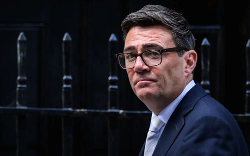 Tân Thủ tướng Anh Andy Burnham chọn lạc quan giữa khủng hoảng