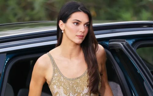 Kendall Jenner thu hút mọi ánh nhìn tại Liên hoan phim Venice