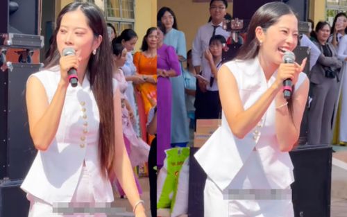 Nam Em gặp sự cố khi biểu diễn trước hàng trăm học sinh