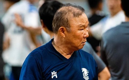 CĐV Thái Lan phản ứng khi HLV Park Hang Seo bị phạt