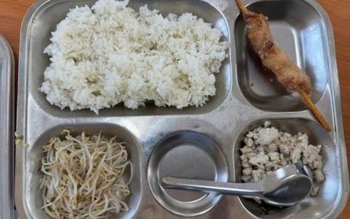 Bữa ăn bán trú quá 'lèo tèo', Hà Nội chỉ đạo làm rõ