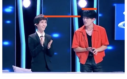 Dịch Dương Thiên Tỉ vóc dáng cao lớn hơn khi đứng cạnh Quách Kính Minh