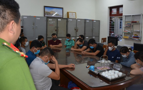 Bất chấp dịch COVID-19, nhóm đối tượng vẫn tổ chức đánh bạc giữa biển
