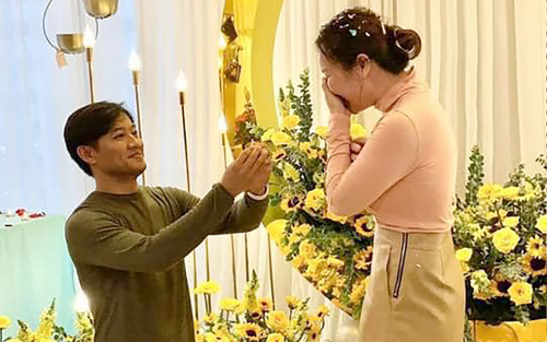 Quý Bình tiết lộ hình ảnh cầu hôn bà xã cách đây 1 năm, trang phục nam diễn viên khiến khán giả bị 'sốc'