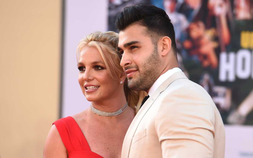 Sam Asghari, người tình của Britney Spears xét nghiệm dương tính với COVID-19