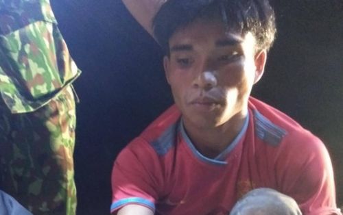 Nam thanh niên vượt biên trái phép mua ma tuý rồi giấu vào tai