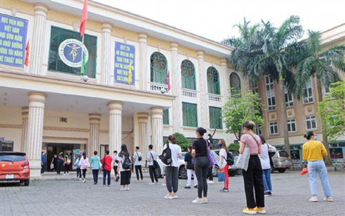 'Học sinh được cấp bằng nhưng trách nhiệm của lãnh đạo trường Múa thì sao?'
