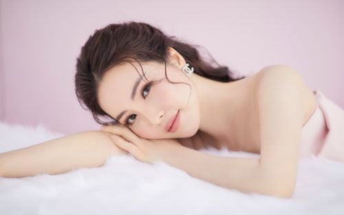 Á hậu Thụy Vân đón tuổi mới bằng bộ ảnh trong veo khoe vẻ đẹp 'gây thương nhớ'