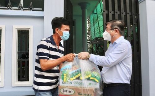 TP HCM sẽ hỗ trợ tiền mặt và lương thực cho công nhân, sinh viên, các trường hợp khó khăn...