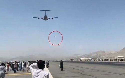 Hành trình tháo chạy nghiệt ngã của cặp anh em Afghanistan rơi khỏi máy bay Mỹ