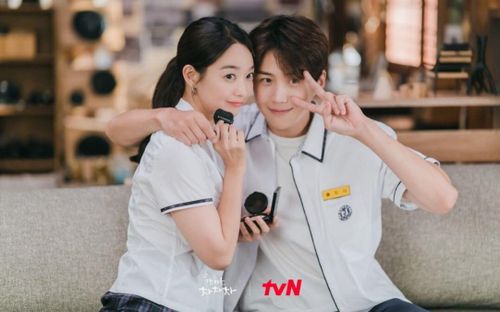 'Hometown Cha Cha Cha' tập 12: Kim Seon Ho gây tò mò với quá khứ bí ẩn nhiều đau thương