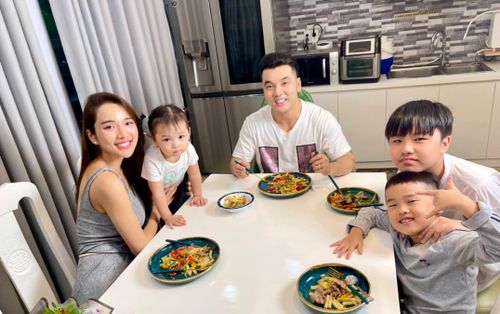 Ưng Hoàng Phúc nhắn nhủ bà xã ngày 20/10: 'Cảm ơn đã đi cùng anh trên con đường sự nghiệp'