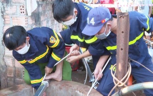Cháu bé 3 tuổi rơi xuống giếng sâu 30m tử vong thương tâm