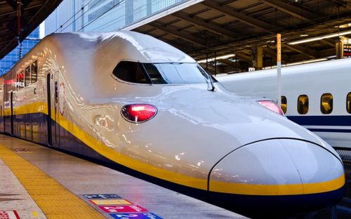 Tài xế Nhật Bản bị trừ lương vì tàu về ga chậm một phút kiện ngược lại công ty