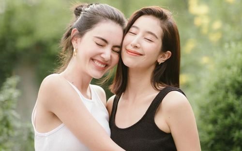 Mai Davika - Mint Chalida, Bua Nalinthip - Mo Monchanok và những cặp bạn thân mỹ nữ quyền lực của Tbiz