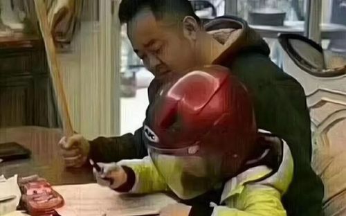 Xuống tay đánh con vì không chịu làm lại bài tập, ông bố hối hận cả đời