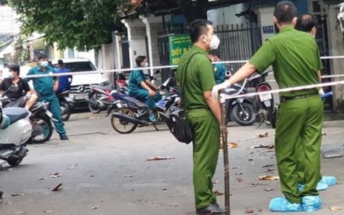 Bàng hoàng phát hiện thi thể bé sơ sinh tại trường cấp 3, không mặc tã bỉm