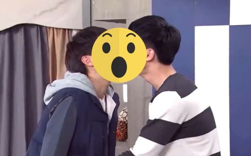 Cảnh hôn của Park Seo Joon và Choi Woo Sik bất ngờ hot trở lại: Park Min Young chắc hẳn cay lắm!