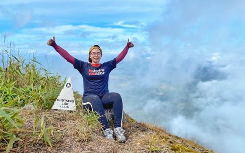 Chạm tay vào đỉnh Chư Yang Lăk cao 1.643m