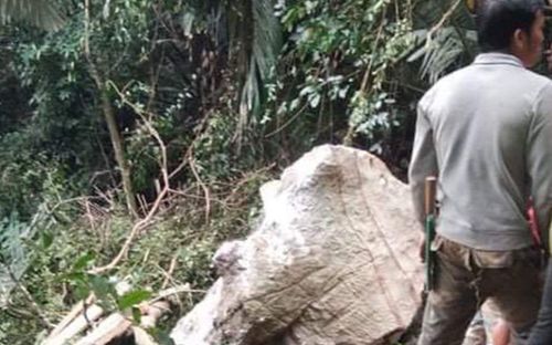 Quảng Bình: Gần 100 người đưa thi thể nạn nhân mất trong rừng về nhà