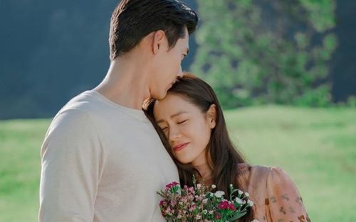 Sao Việt 'xúng xính váy áo' dự hôn lễ Son Ye Jin và Hyun Bin