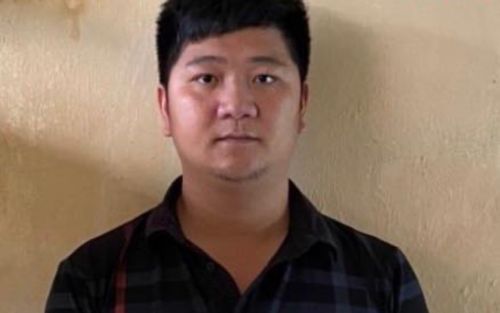 Thanh niên đi xe không biển, cầm bộ đàm tự xưng là công an rồi chặn xe thu tiền