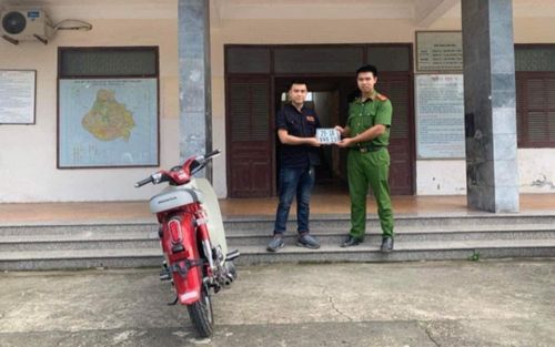 Nam thanh niên được trả 700 triệu đồng cho chiếc xe máy sau khi bấm được biển số ngũ quý 9