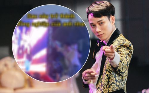 Trúc Nhân ghi điểm khi 'đội mưa' dặn dò khán giả trước khi rời khỏi sân khấu