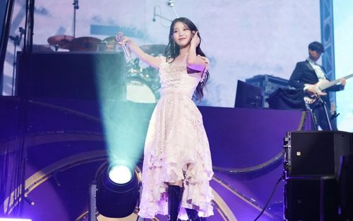 IU khiến fan sốc khi tuyên bố ngừng hát 'Palette' và 'Good Day'
