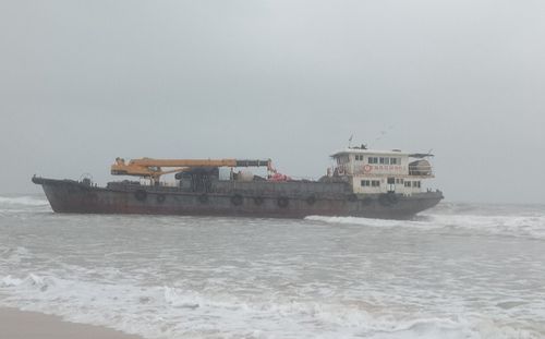 Bên trong con tàu 'ma' tiền tỉ trôi dạt vào bờ biển Quảng Trị