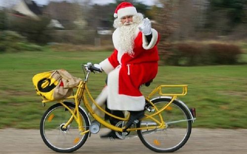Bị phạt vì đỗ 'tuần lộc' 3 bánh ở khu vực của người đi bộ, ông già Noel tuyên bố một câu 'xanh rờn'