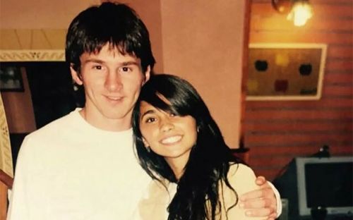 Chuyện tình yêu được ví như 'cổ tích giữa đời thường' của Messi và vợ người mẫu