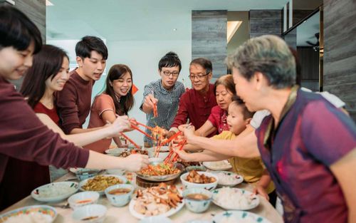 Nhu cầu thuê người yêu tăng vọt dịp Tết Nguyên đán tại Singapore