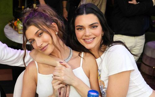 Kendall Jenner bị nghi ngờ photoshop quá đà, bà xã Justin Bieber lên tiếng bênh vực