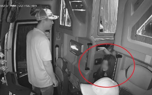 Vụ cô gái đòi đi vệ sinh khi xe khách trên cao tốc: Tài xế đã tìm làn ưu tiên nhưng khách không chịu đi