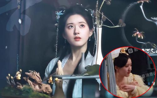 Ảnh chụp lén của Triệu Lộ Tư lại gây sốc vì quá khác ảnh mạng, dân tình cứ ngỡ là 'đổi mặt'