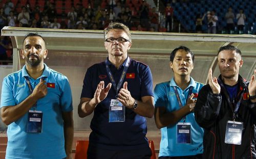 HLV Troussier nói V.League chỉ đá 4 trận trong vài tháng, hay chuyện hoãn giải làm khó ĐTQG?