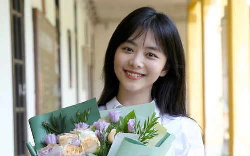 Đàm Tùng Vận vướng nghi vấn hẹn hò với bạn diễn là 'hoa đã có chủ'