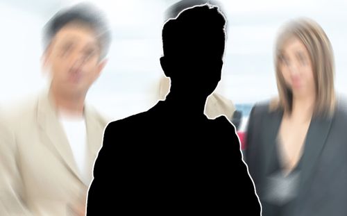Một sao nam nổi tiếng bị 'ném đá' dữ dội khi có hành vi quấy rối bạn diễn