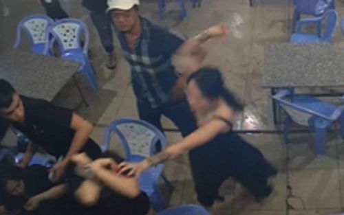 Bia mời không uống, thanh niên bị bạn cầm cốc, đĩa đánh trọng thương
