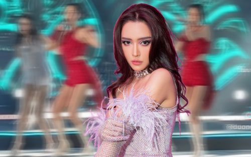 Bích Phương diện đầm ngắn chạy show ca hát, sắc vóc bị bóc trần qua camera thường