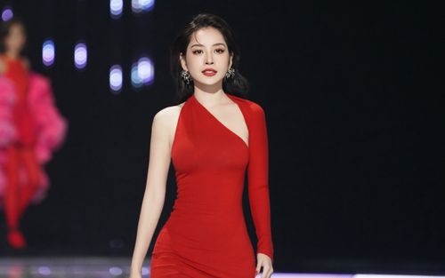 Chi Pu tung loạt ảnh khoe visual 'hút hồn' trước giờ G Đạp Gió 2023