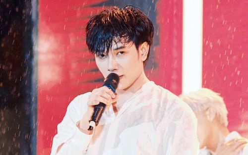 Trúc Nhân 'ướt sũng' vì biểu diễn dưới mưa, phản ứng khán giả khiến nhiều người bất ngờ